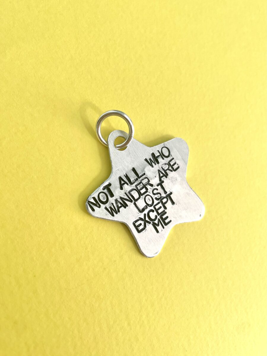 not all who wander are lost χειροποπιητη ταυτοτητα σκυλου